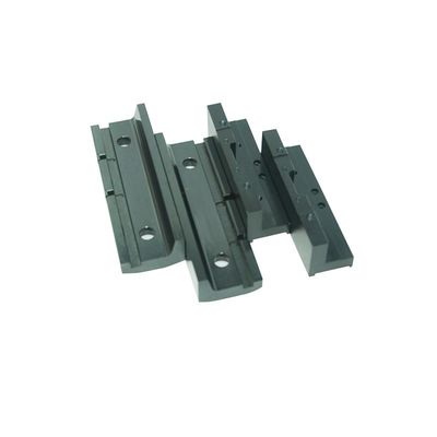Partes de usinagem CNC de chapas metálicas com equipamento de perfuração e dentro de máquinas de torneamento CNC